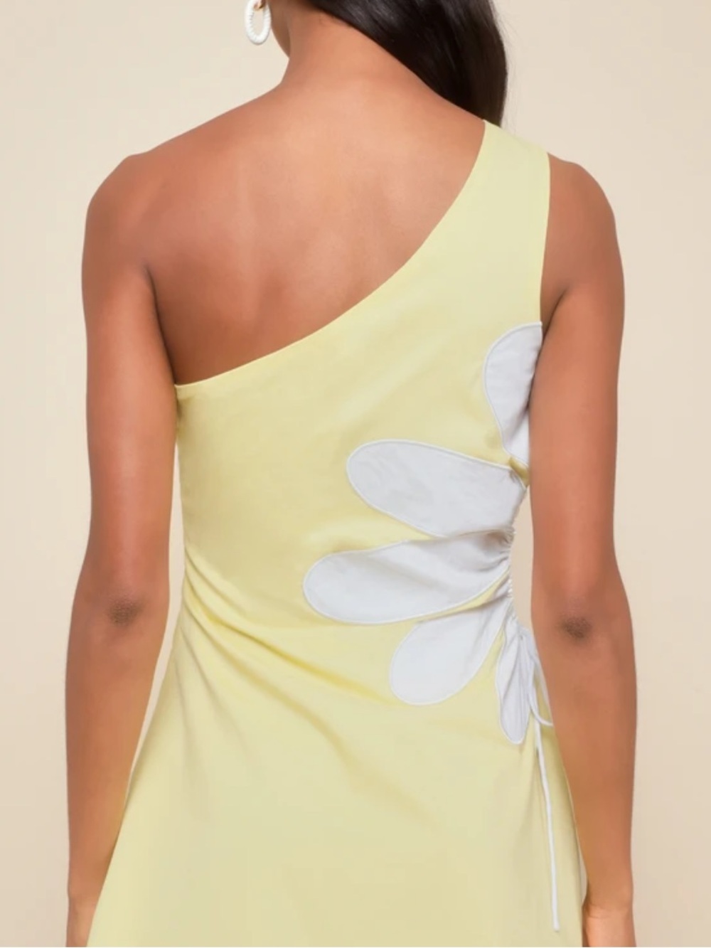 Lulu's One-Shoulder Lemon Mini Dress with White Daisy - Picture 11 of 12